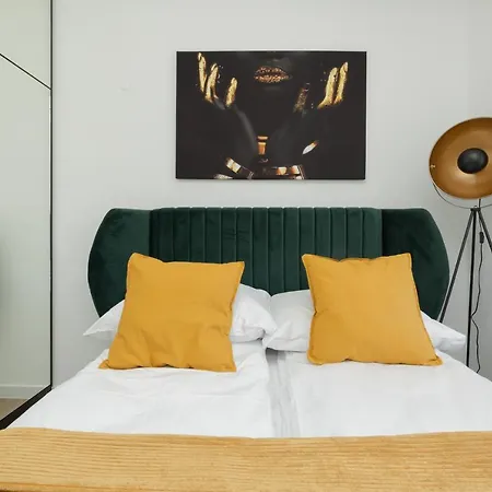 Słoneczny Z Parkingiem W Cenie !!! *