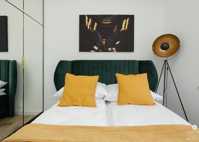 Słoneczny Z Parkingiem W Cenie !!! *